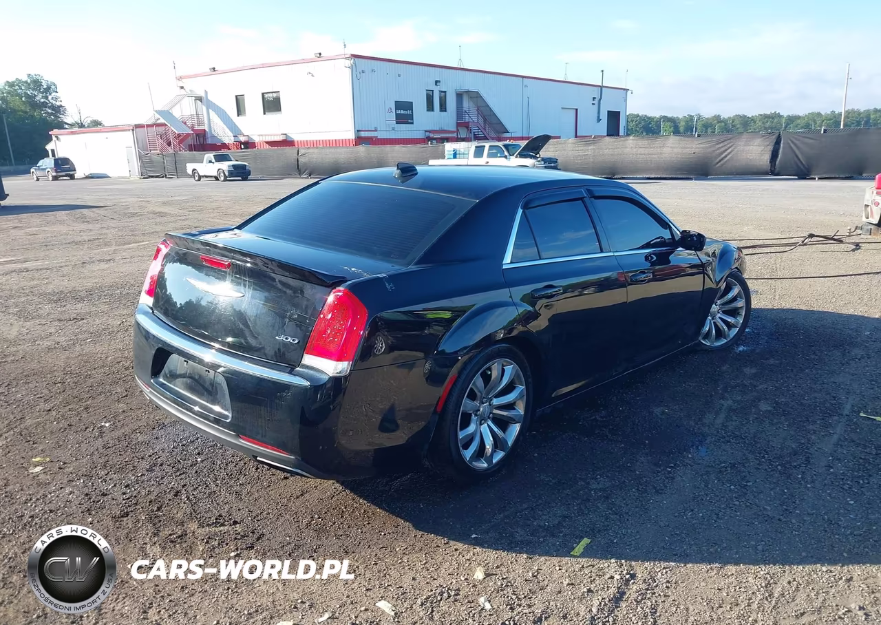 2018 Chrysler 300 Limited VIN:2C3CCAEG9JH136788 - 4