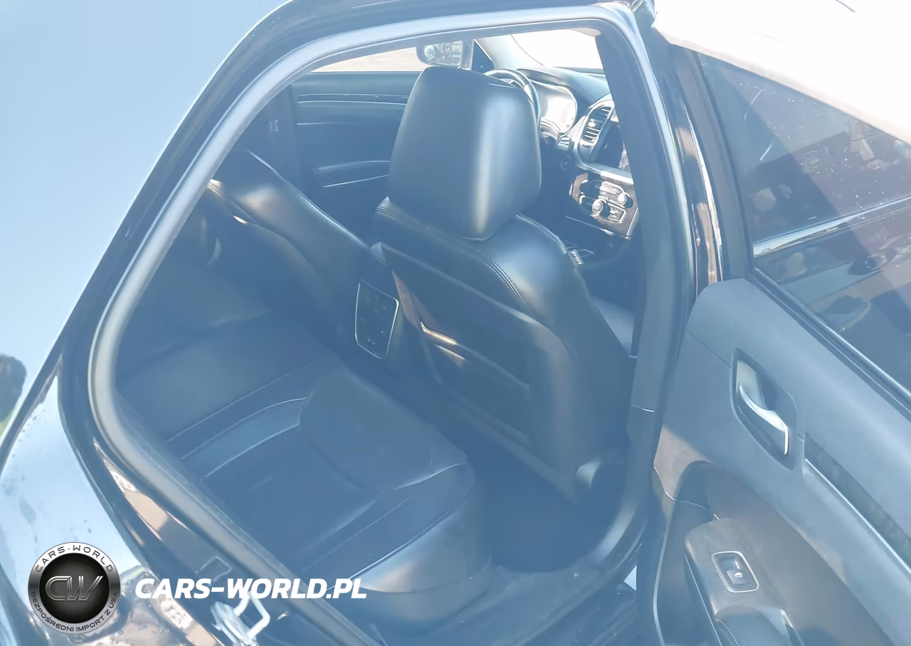 2018 Chrysler 300 Limited VIN:2C3CCAEG9JH136788 - 8