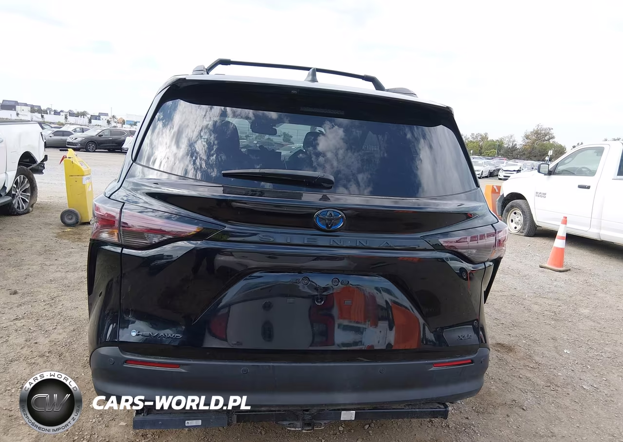 2025 Toyota Sienna Woodland Edition VIN:5TDCSKFC3SS175878 - 17
