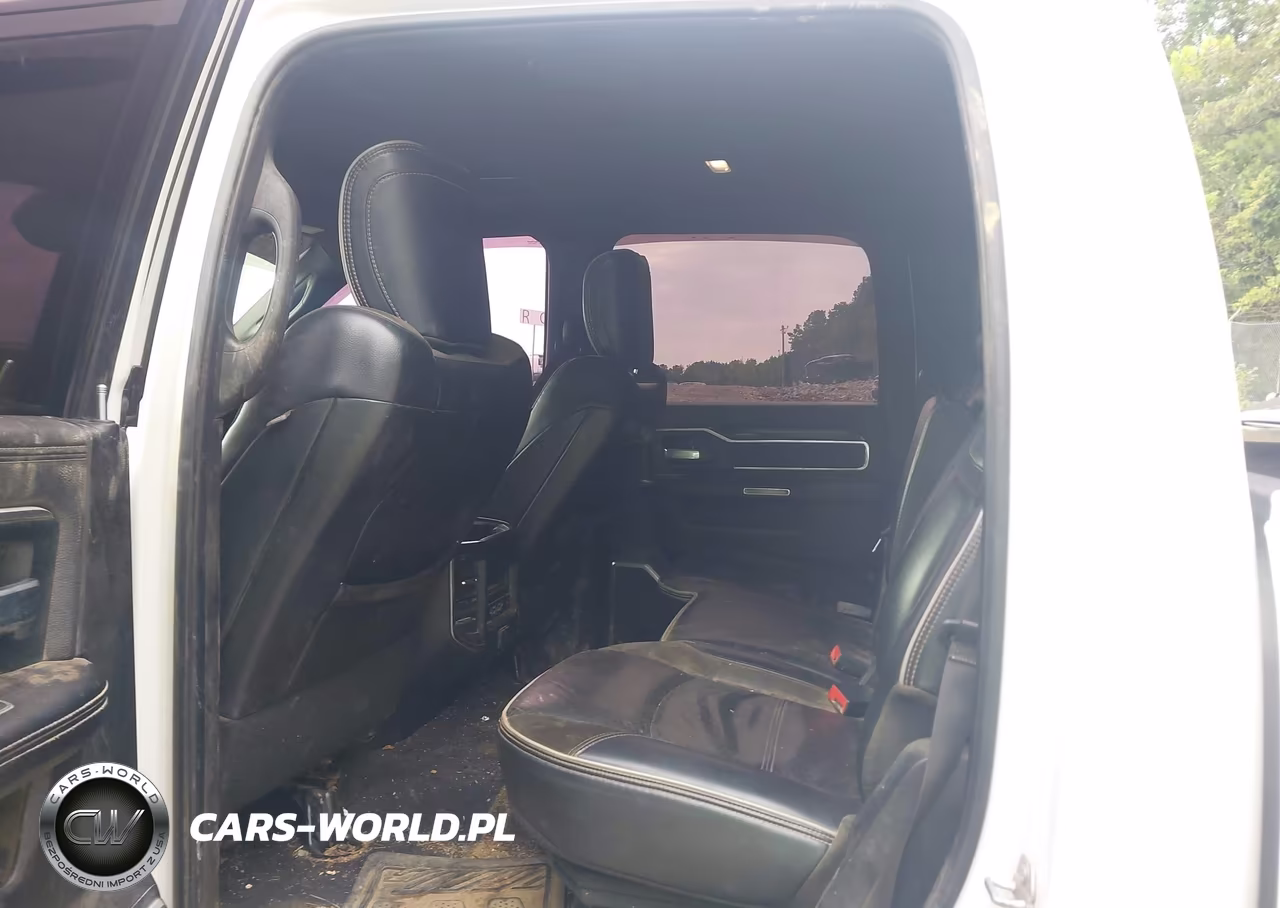 2019 Ram 3500 Laramie 4X4 8' Box VIN:3C63RRJL1KG618384 - 7