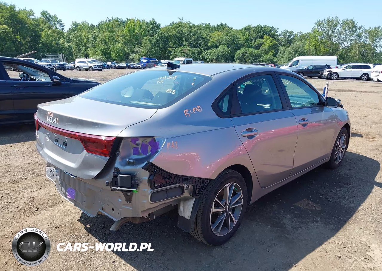 2023 Kia Forte Lxs VIN:3KPF24AD3PE583615 - 17