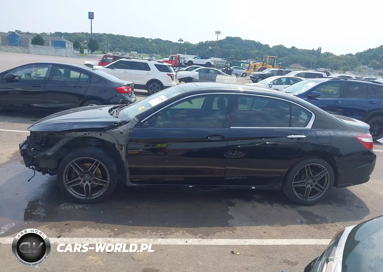 2017 Honda Accord Touring V6 VIN:1HGCR3F99HA000581 - 15