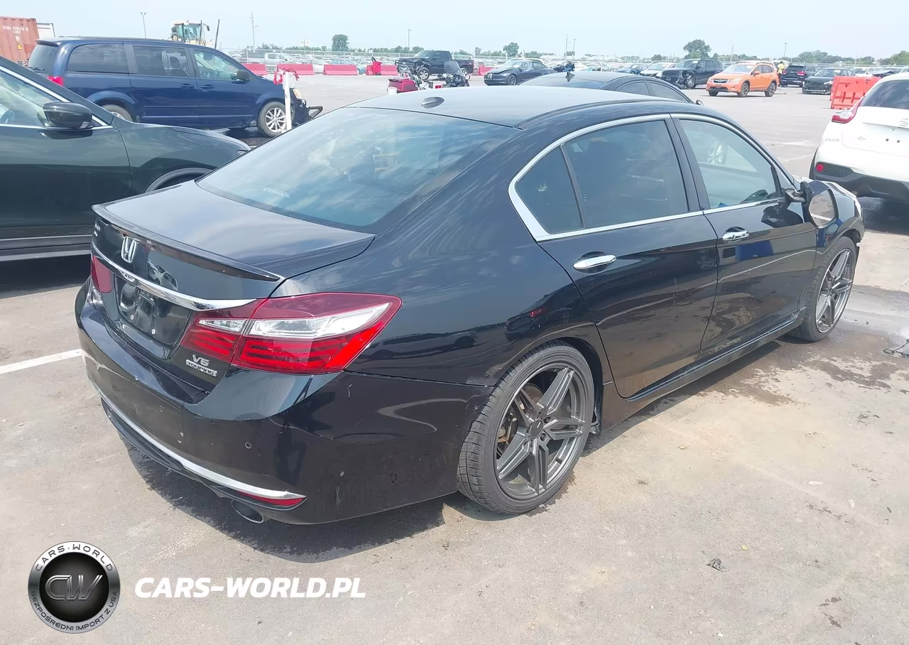 2017 Honda Accord Touring V6 VIN:1HGCR3F99HA000581 - 4