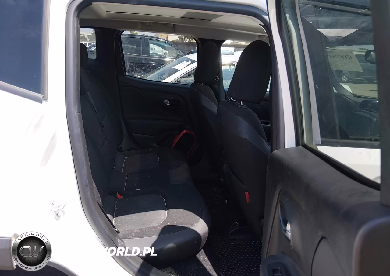 2018 Jeep Renegade Trailhawk 4X4 VIN:ZACCJBCBXJPG88698 - 8