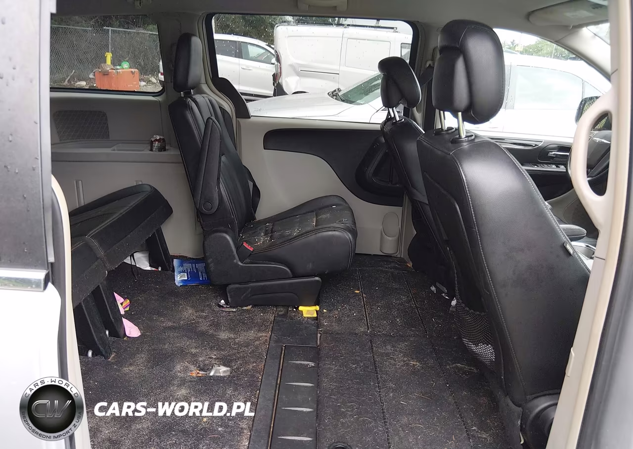 2012 Chrysler Town & Country Touring VIN:2C4RC1BG5CR386164 - 8