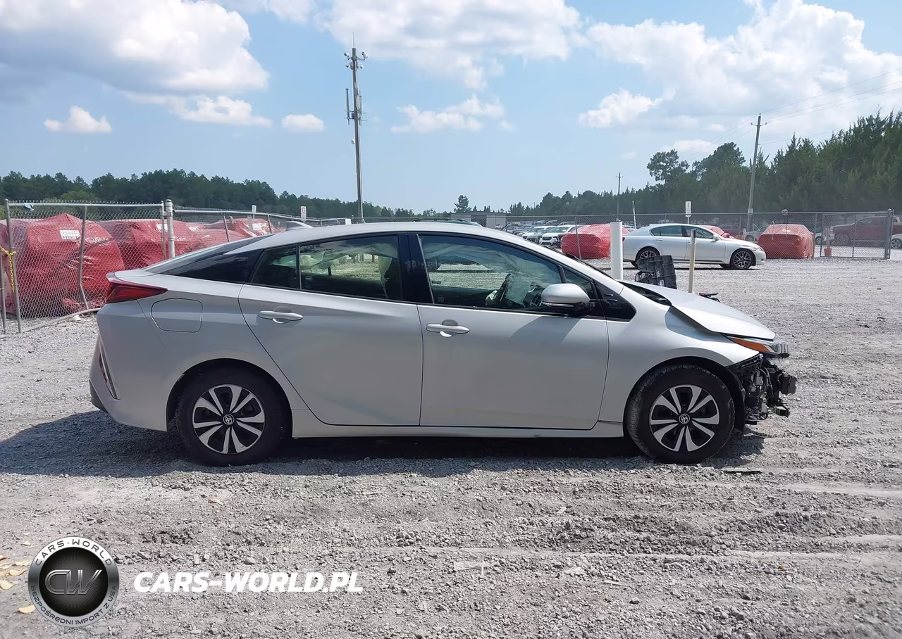 2018 Toyota Prius Prime Plus VIN:JTDKARFP6J3092889 - 13