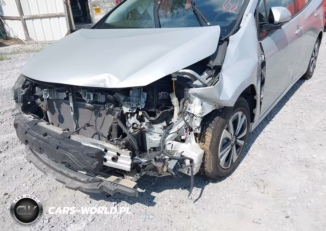 2018 Toyota Prius Prime Plus VIN:JTDKARFP6J3092889 - 18