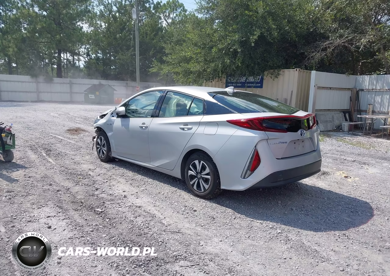 2018 Toyota Prius Prime Plus VIN:JTDKARFP6J3092889 - 3