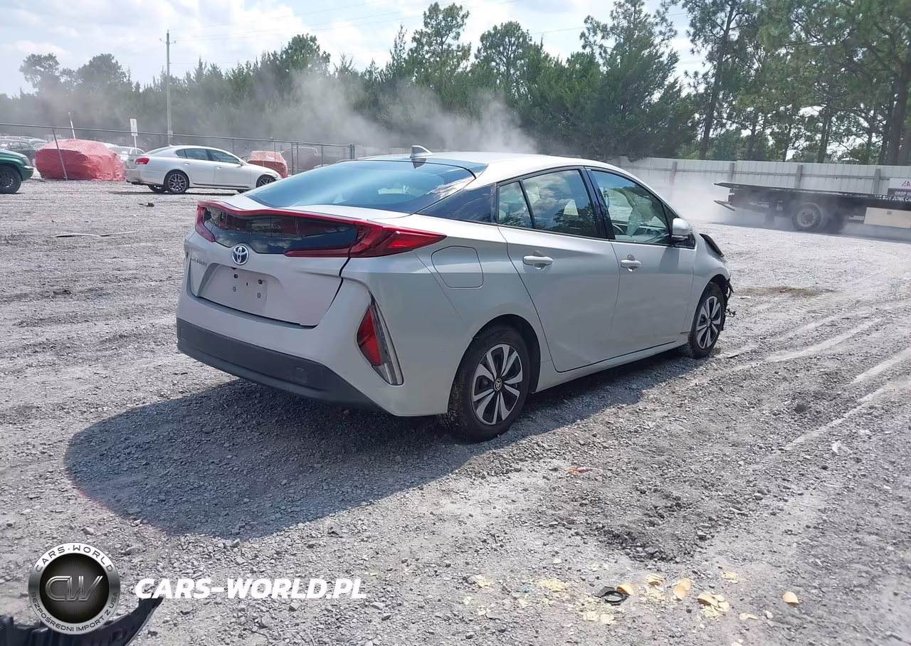 2018 Toyota Prius Prime Plus VIN:JTDKARFP6J3092889 - 4