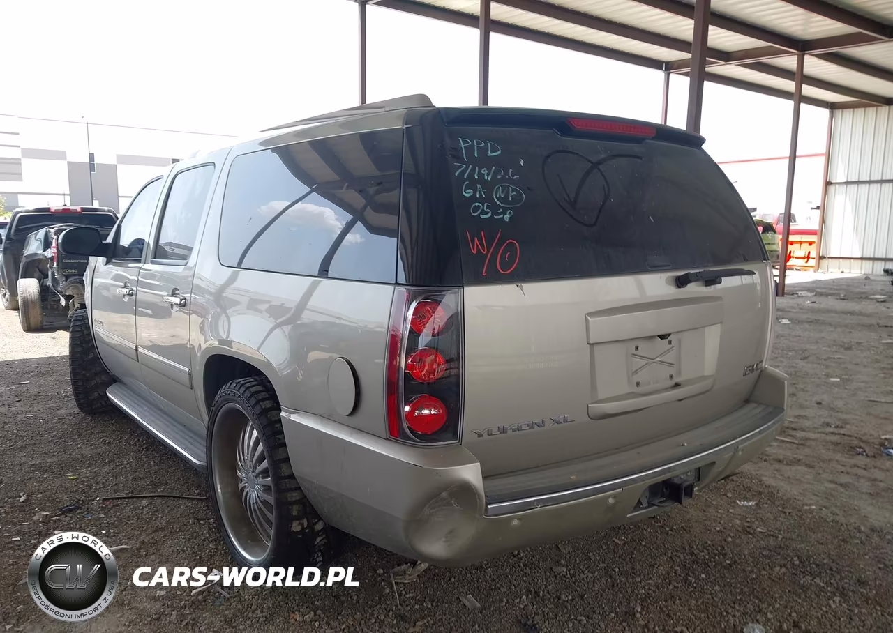 2014 GMC Yukon Xl 1500 Denali VIN:1GKS1MEF6ER210538 - 3