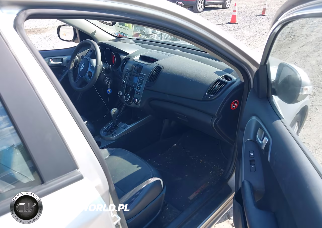 2010 Kia Forte Sx VIN:KNAFW4A3XA5140177 - 5