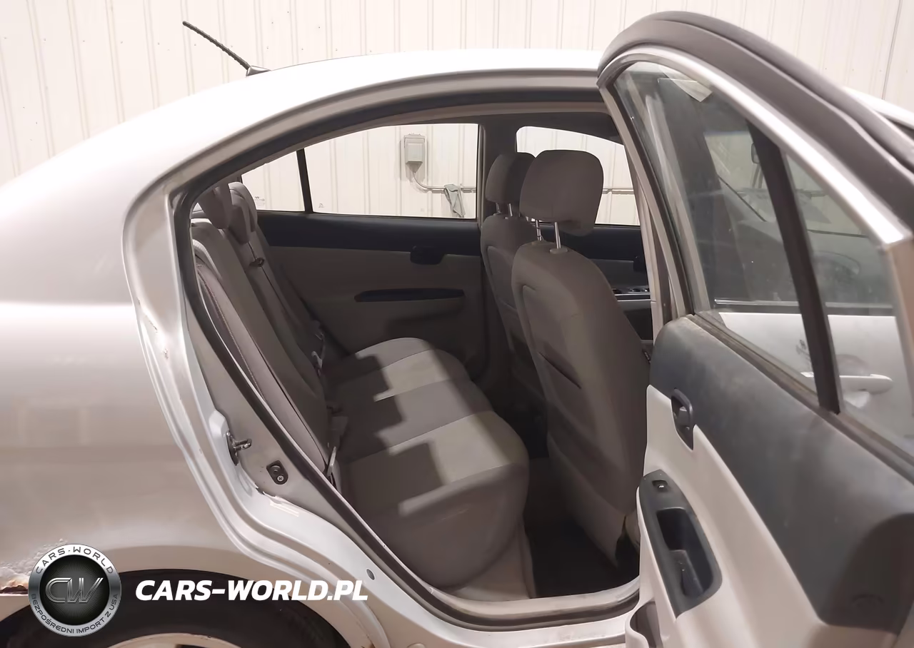 2006 Hyundai Accent Gls VIN:KMHCN46CX6U048254 - 8