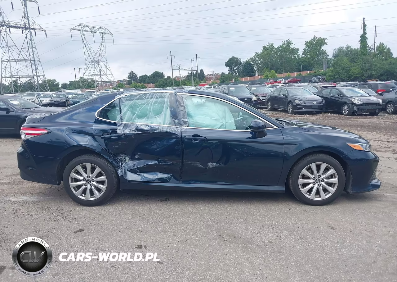 2018 Toyota Camry Le VIN:4T1B11HK8JU537271 - 13