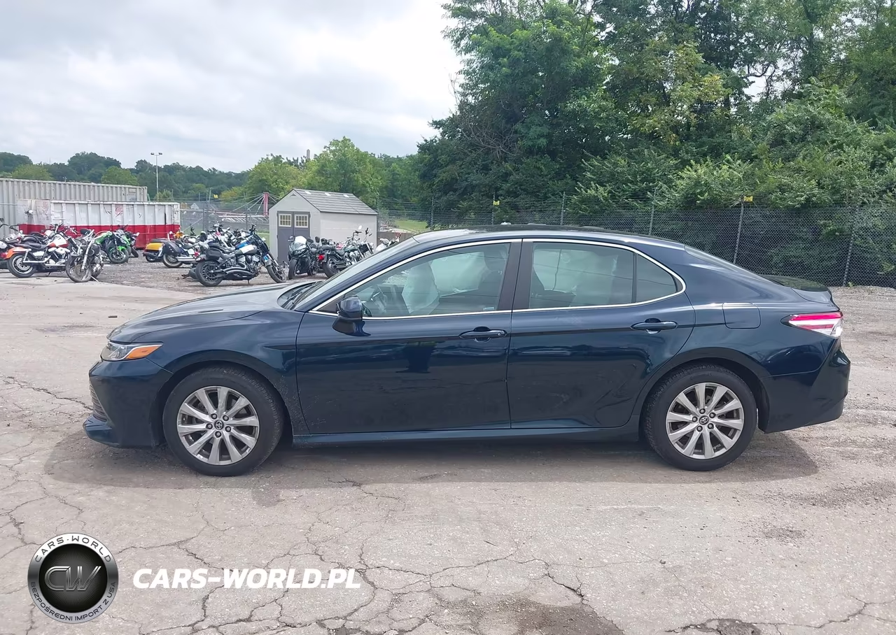 2018 Toyota Camry Le VIN:4T1B11HK8JU537271 - 14