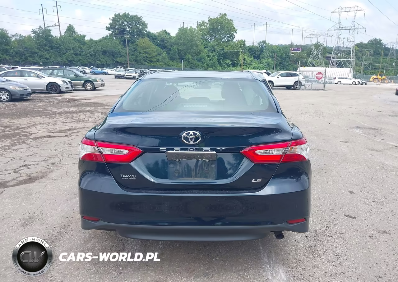 2018 Toyota Camry Le VIN:4T1B11HK8JU537271 - 16