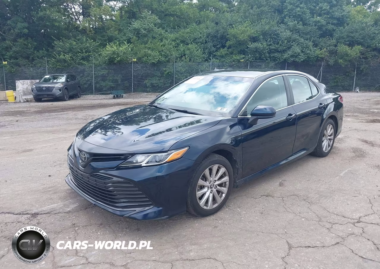 2018 Toyota Camry Le VIN:4T1B11HK8JU537271 - 2
