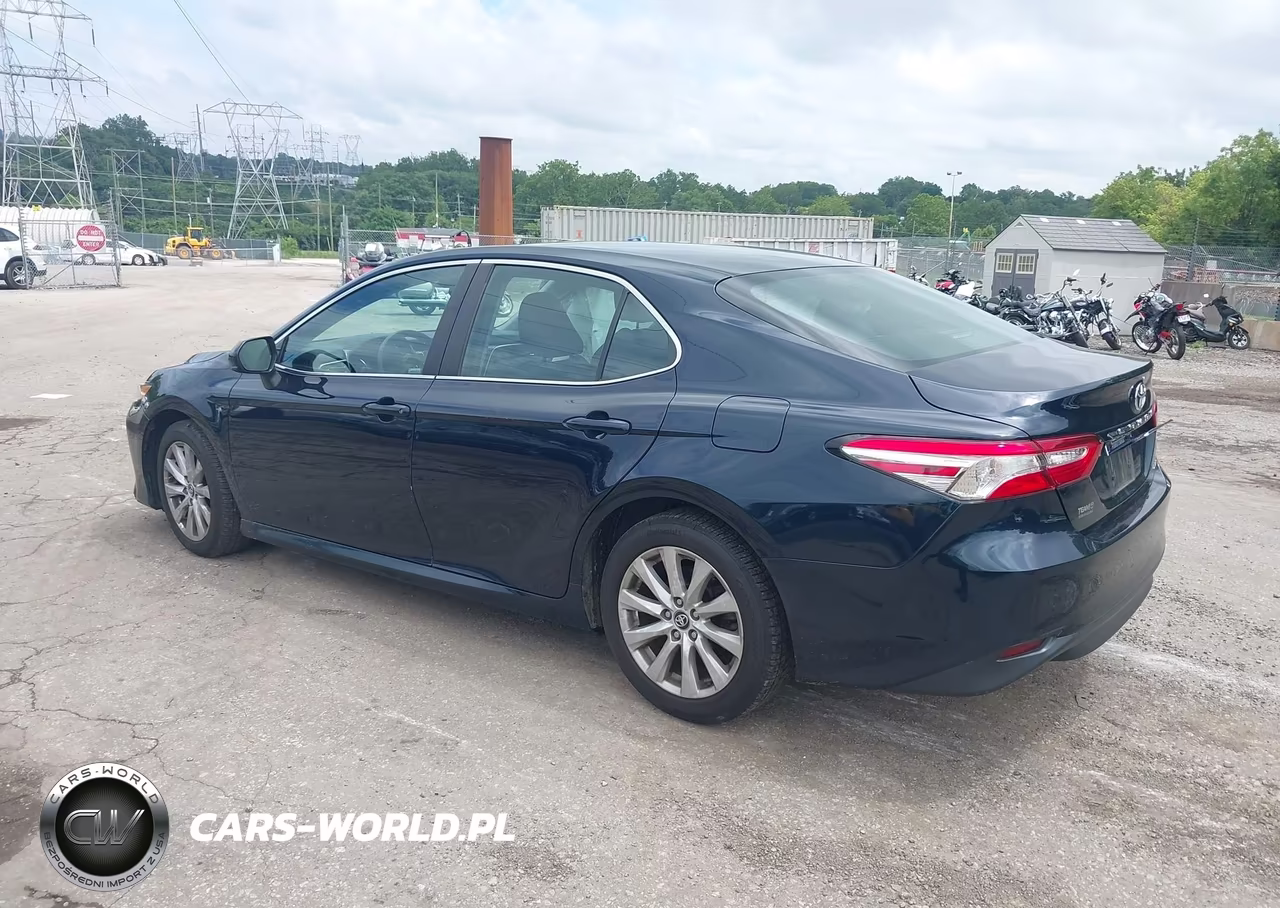 2018 Toyota Camry Le VIN:4T1B11HK8JU537271 - 3