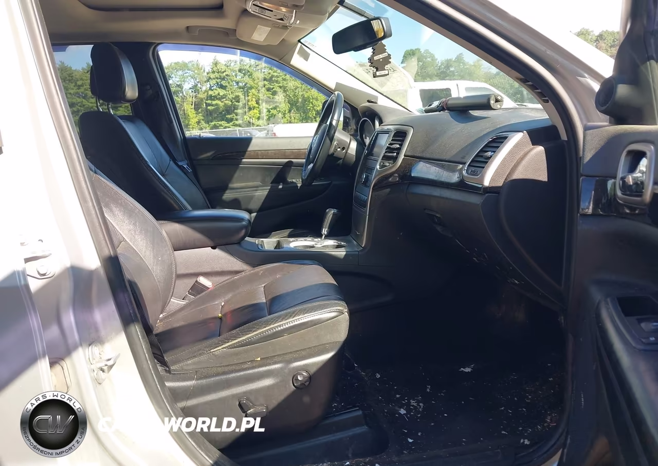 2012 Jeep Grand Cherokee Laredo VIN:1C4RJFAG0CC345308 - 5