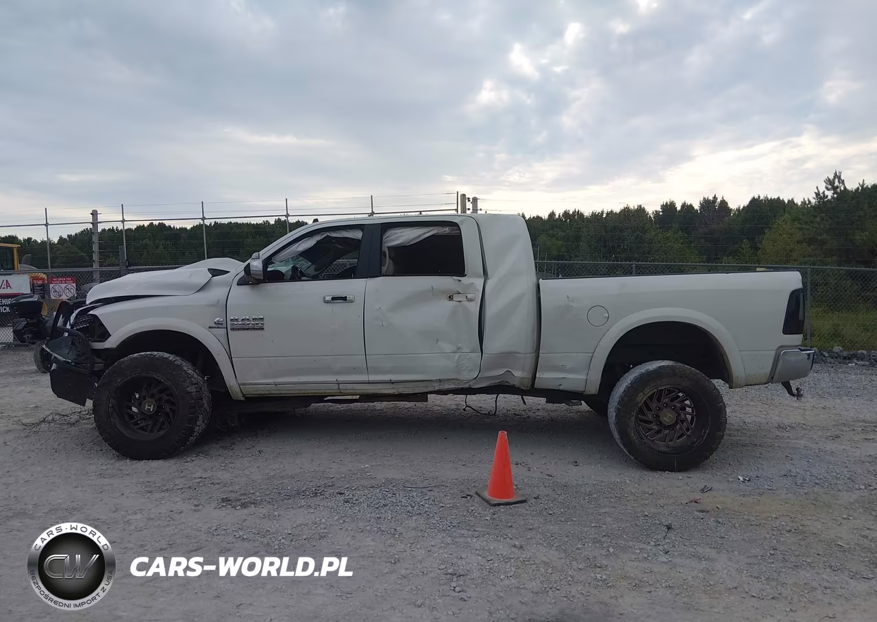 2018 Ram 2500 Laramie 4X4 6'4 Box VIN:3C6UR5NL1JG145320 - 14