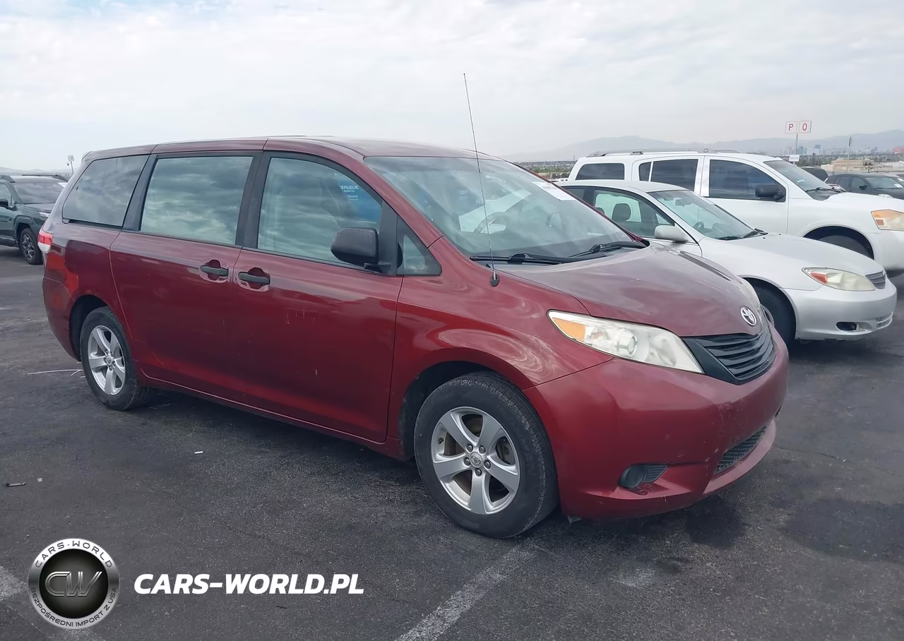 2012 Toyota Sienna Base 7 Passenger