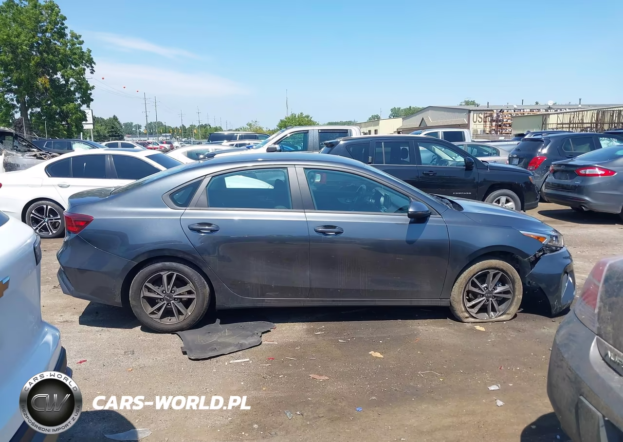 2024 Kia Forte Lxs VIN:3KPF24AD8RE779178 - 13