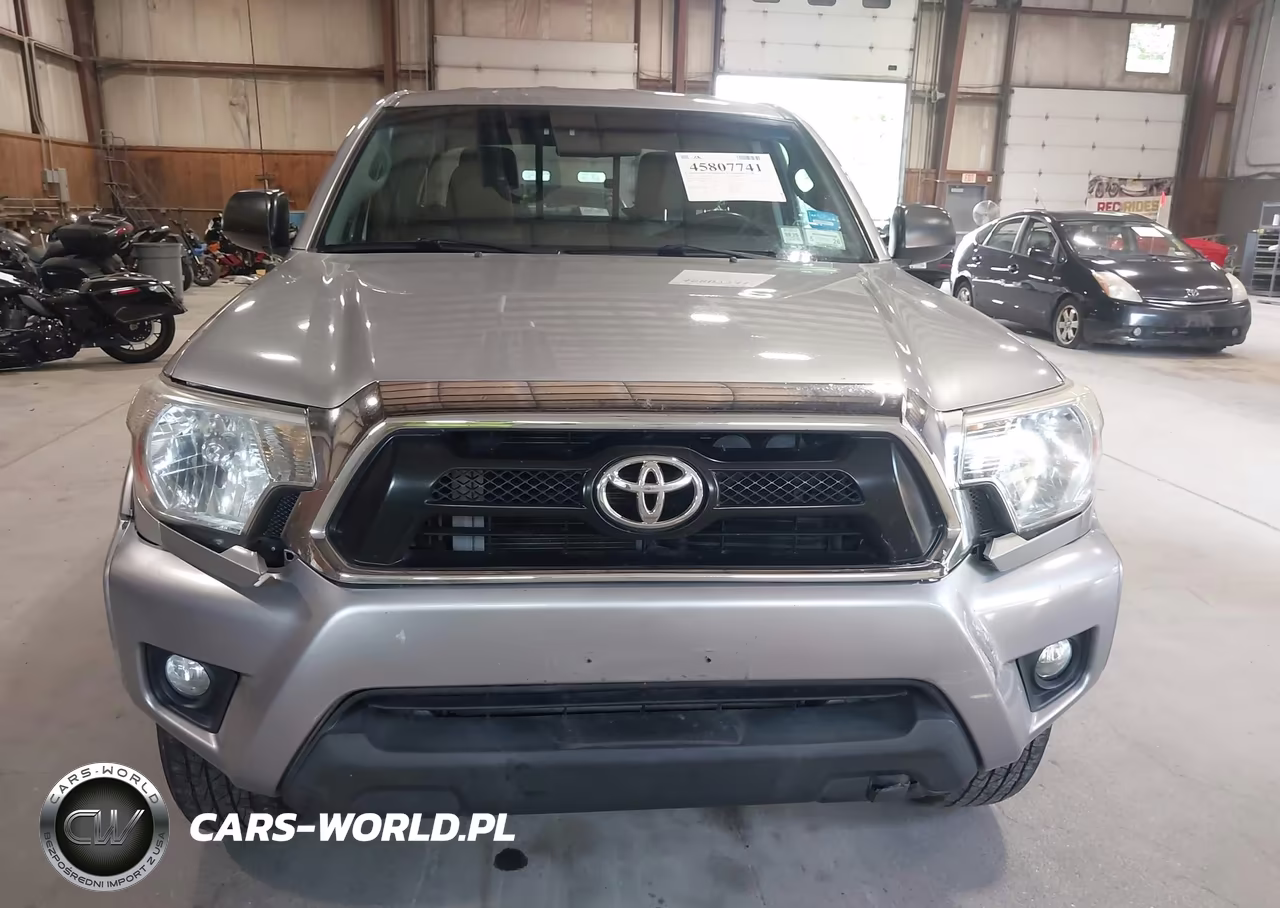 2015 Toyota Tacoma Base V6 VIN:5TFUU4EN5FX135847 - 12