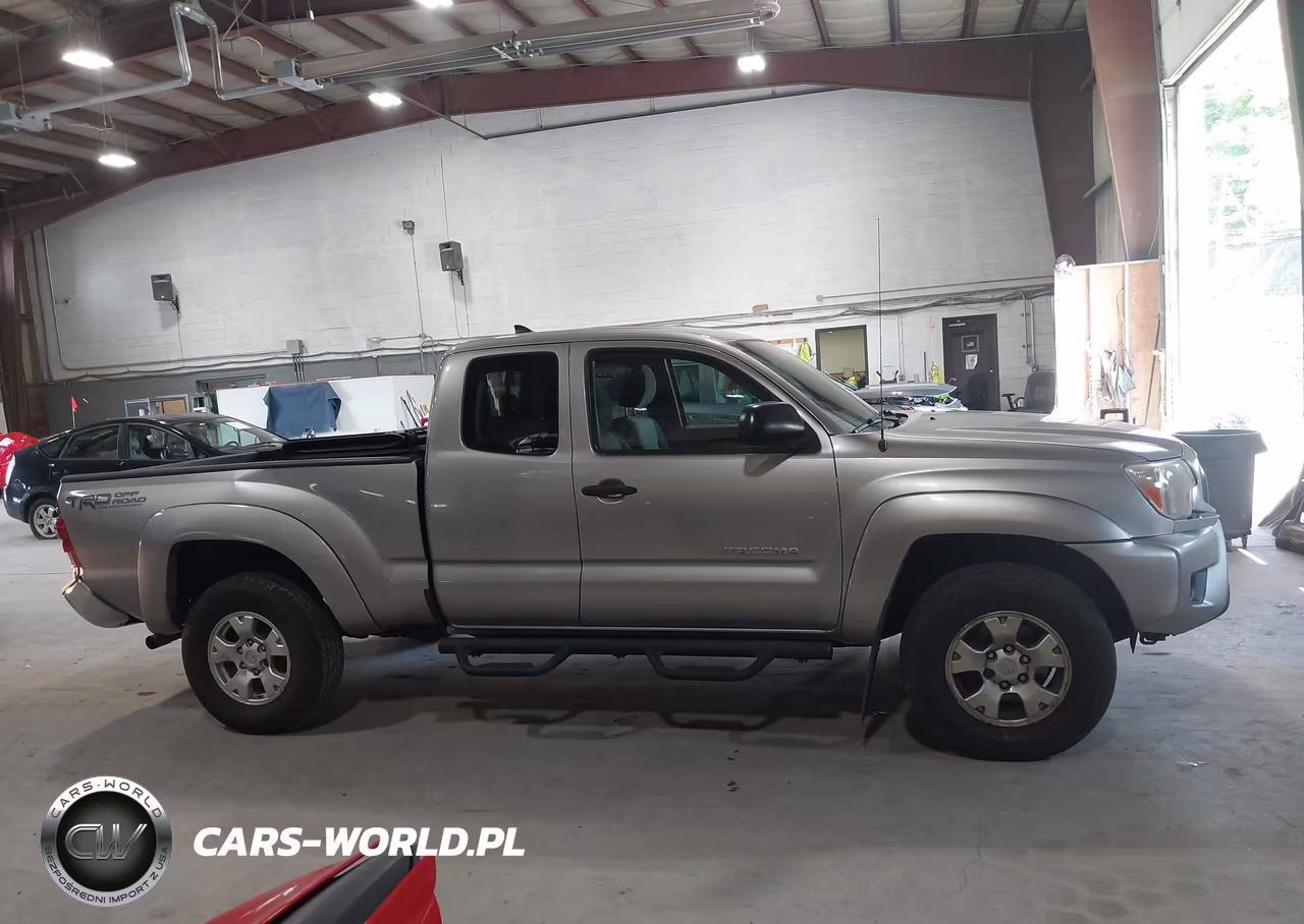 2015 Toyota Tacoma Base V6 VIN:5TFUU4EN5FX135847 - 13