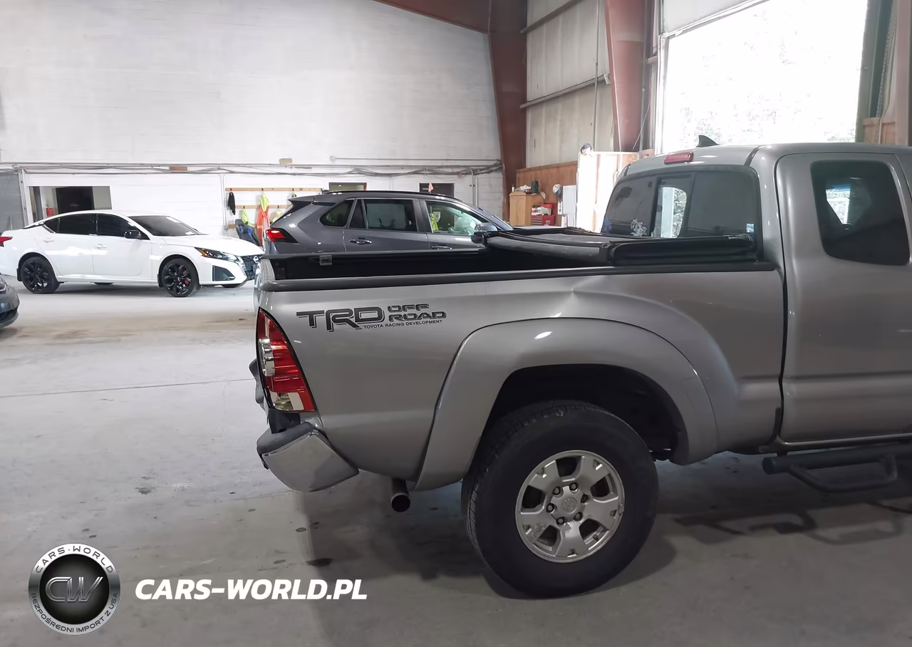 2015 Toyota Tacoma Base V6 VIN:5TFUU4EN5FX135847 - 17