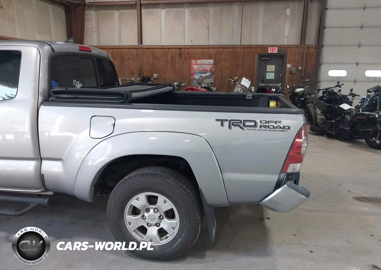 2015 Toyota Tacoma Base V6 VIN:5TFUU4EN5FX135847 - 18