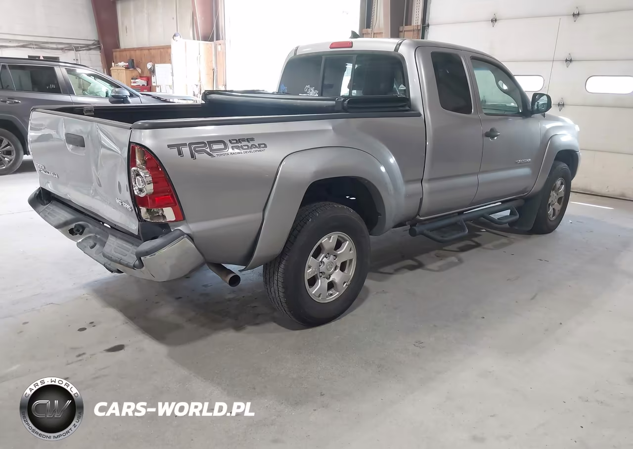 2015 Toyota Tacoma Base V6 VIN:5TFUU4EN5FX135847 - 4