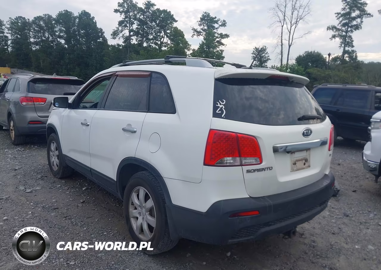 2011 Kia Sorento Lx VIN:5XYKT3A18BG033074 - 3