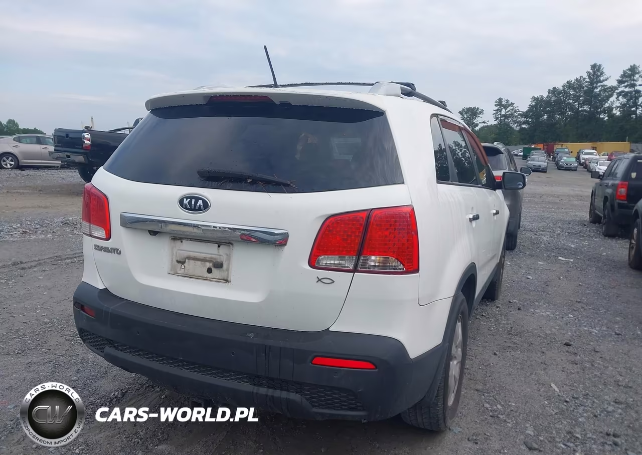 2011 Kia Sorento Lx VIN:5XYKT3A18BG033074 - 4