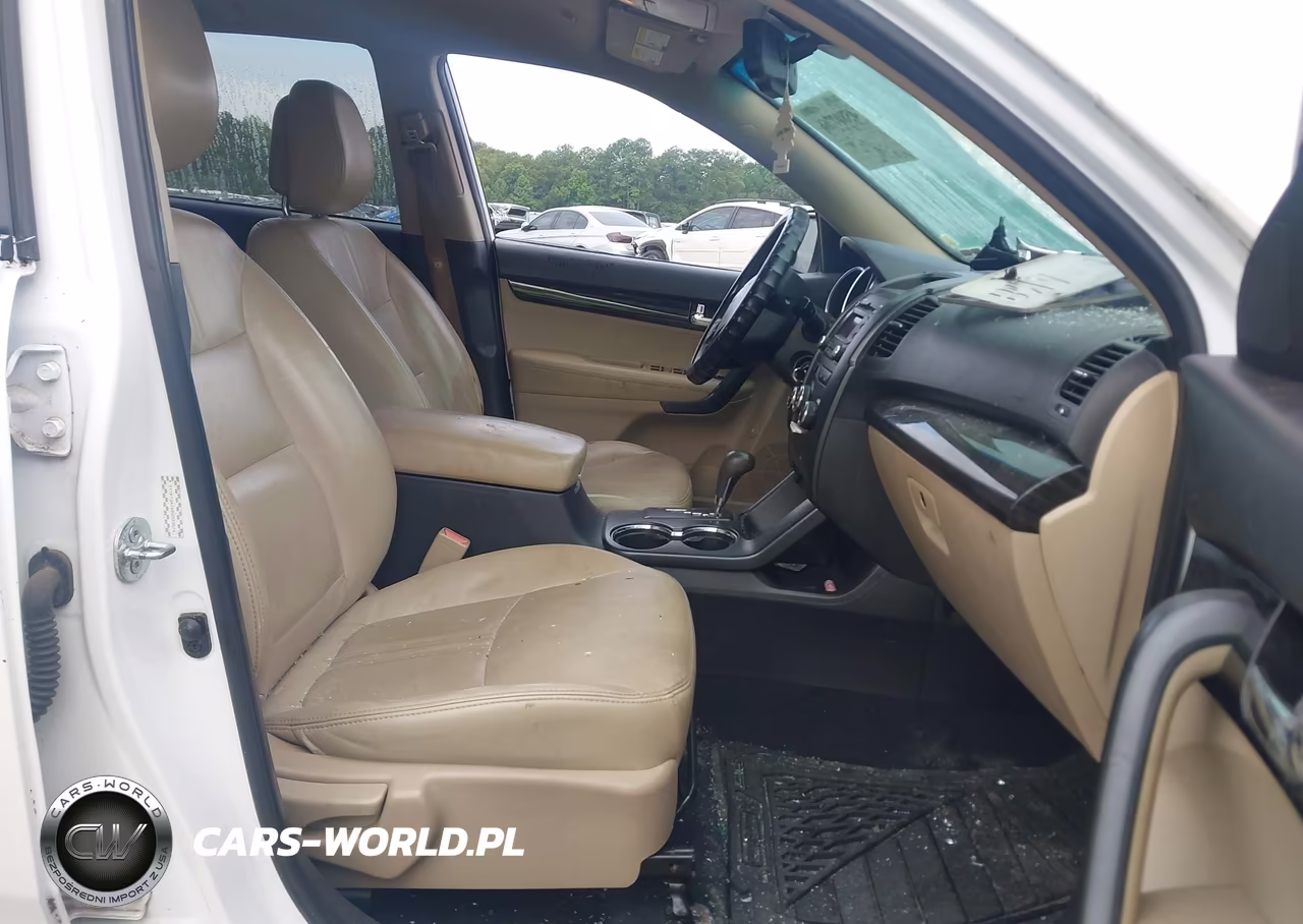 2011 Kia Sorento Lx VIN:5XYKT3A18BG033074 - 5