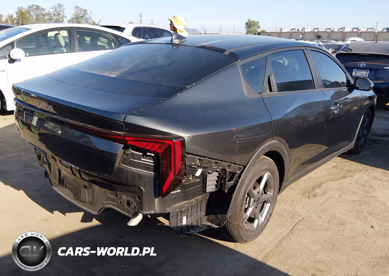 2025 Kia K4 Lxs VIN:3KPFT4DE5SE102838 - 4
