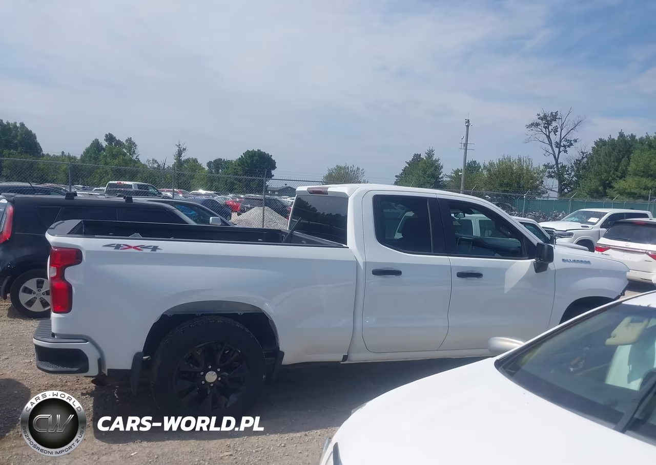 2020 Chevrolet Silverado 1500 4Wd Standard Bed Custom VIN:1GCRYBEKXLZ282363 - 13