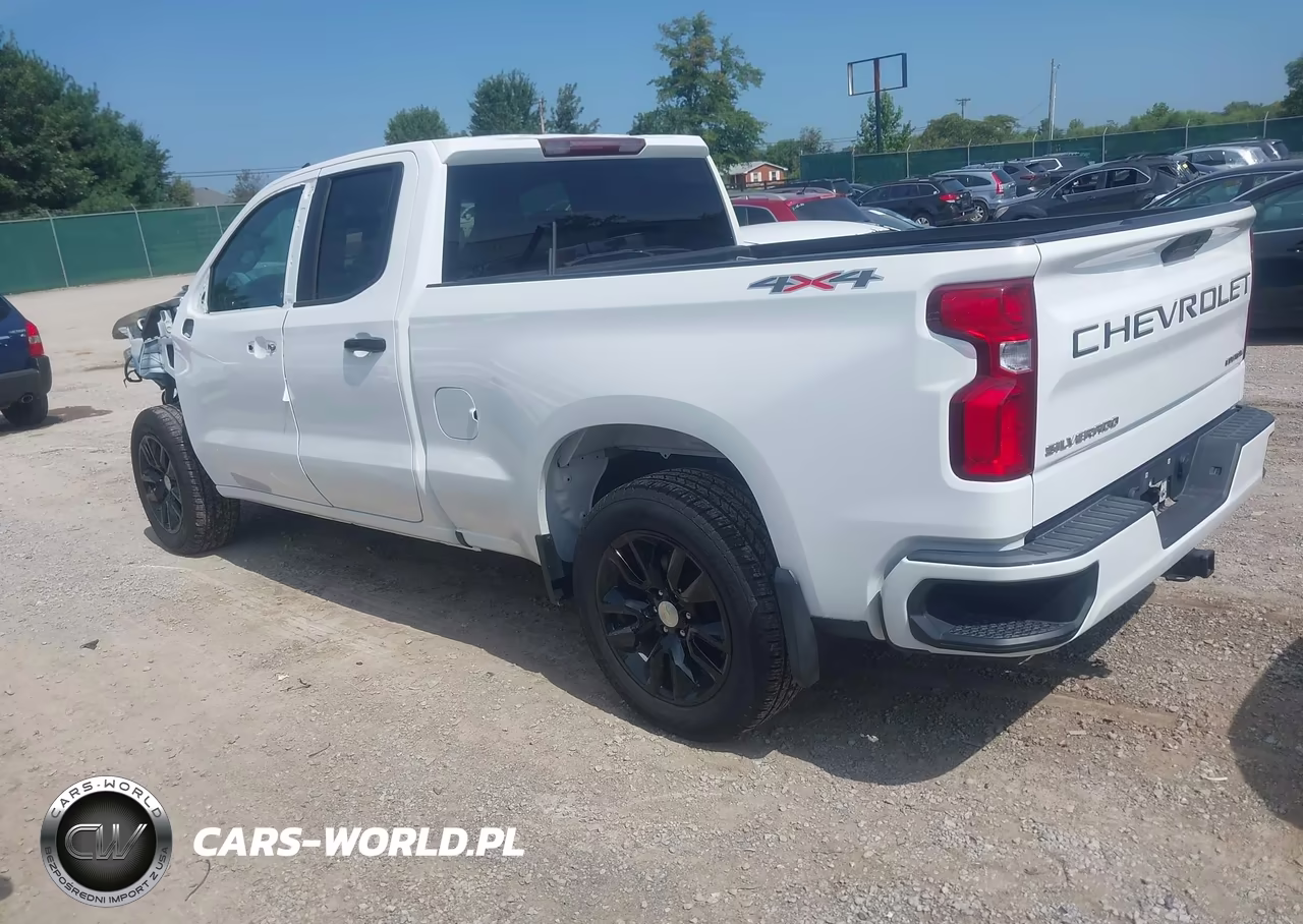 2020 Chevrolet Silverado 1500 4Wd Standard Bed Custom VIN:1GCRYBEKXLZ282363 - 3