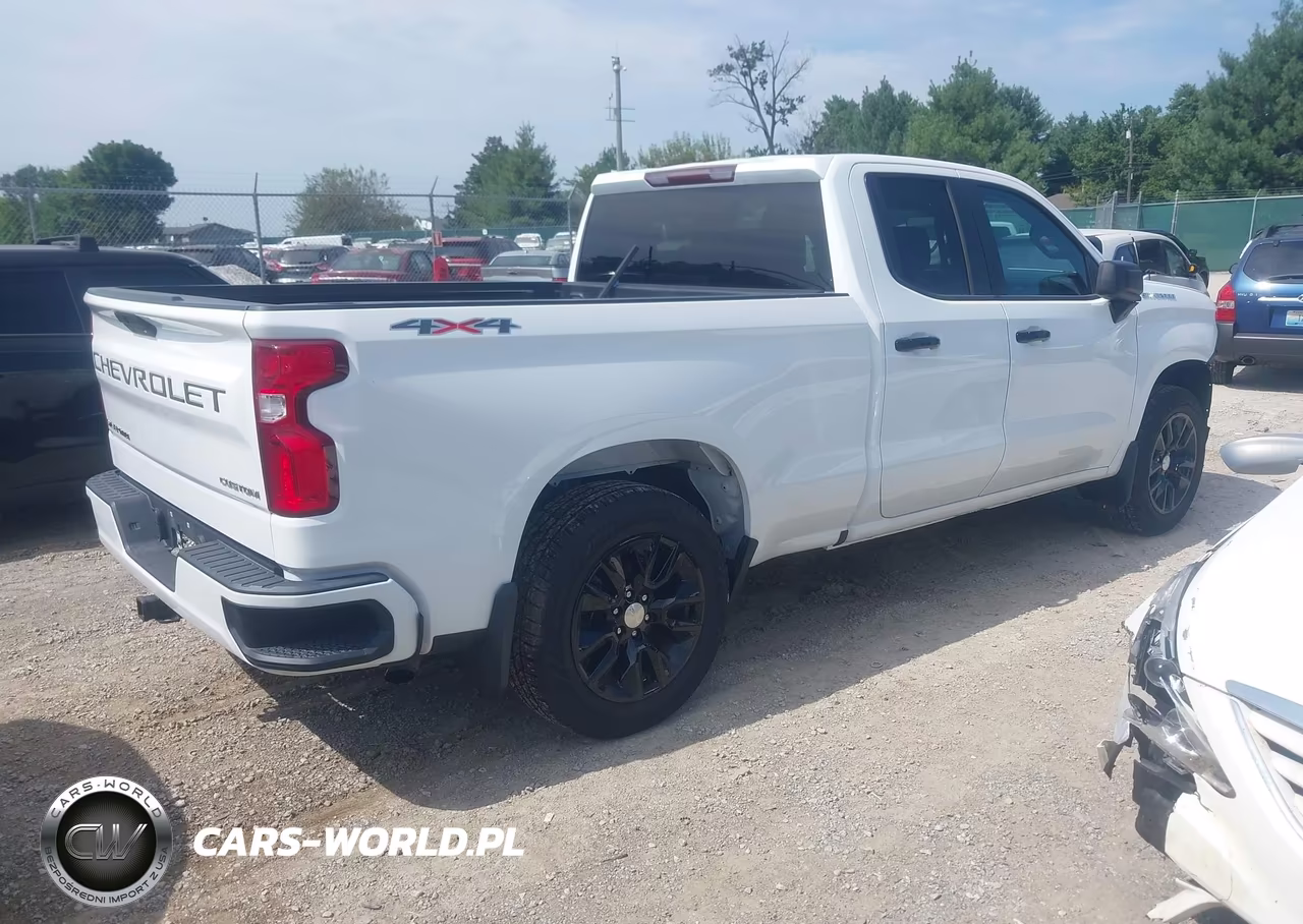 2020 Chevrolet Silverado 1500 4Wd Standard Bed Custom VIN:1GCRYBEKXLZ282363 - 4