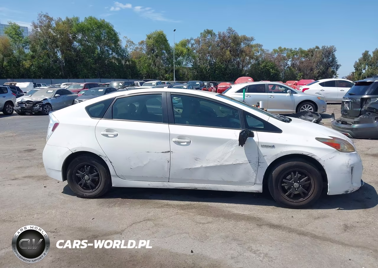 2015 Toyota Prius Two VIN:JTDKN3DU6F1965053 - 13