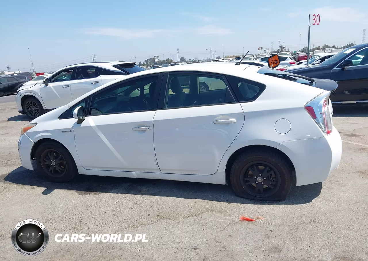 2015 Toyota Prius Two VIN:JTDKN3DU6F1965053 - 14