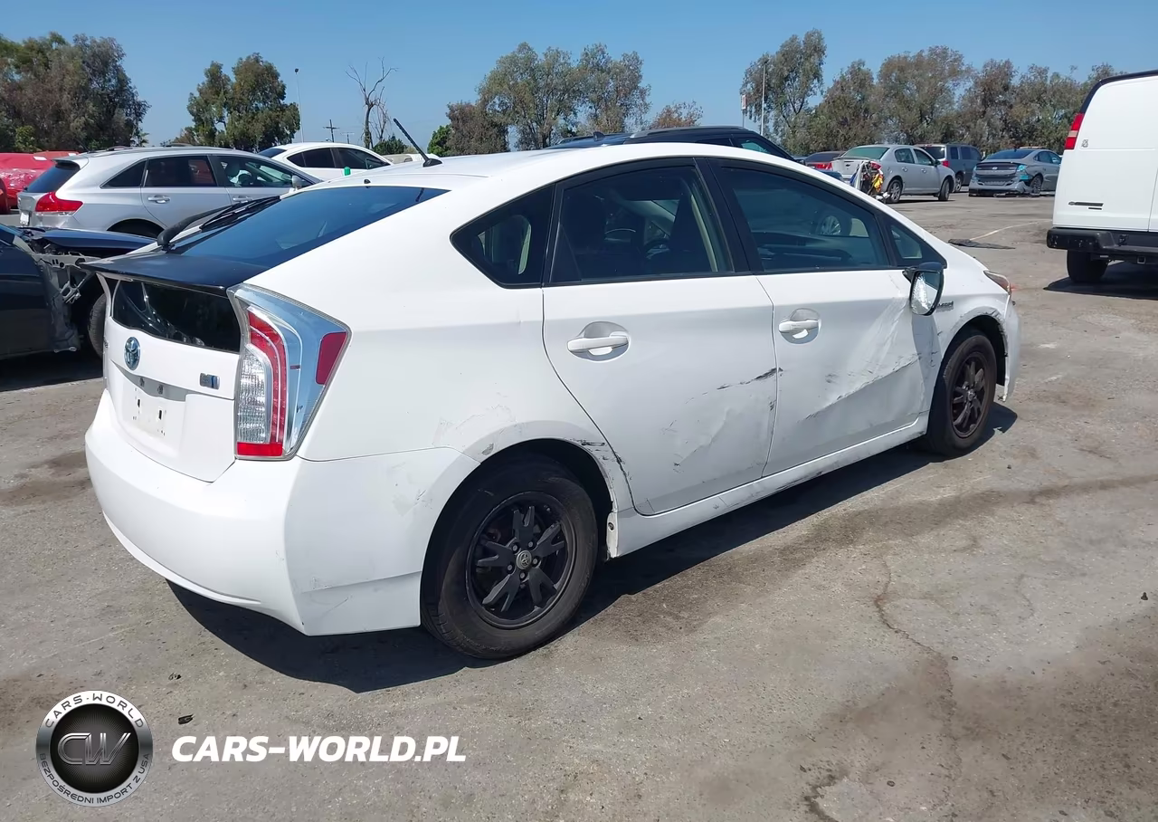 2015 Toyota Prius Two VIN:JTDKN3DU6F1965053 - 4