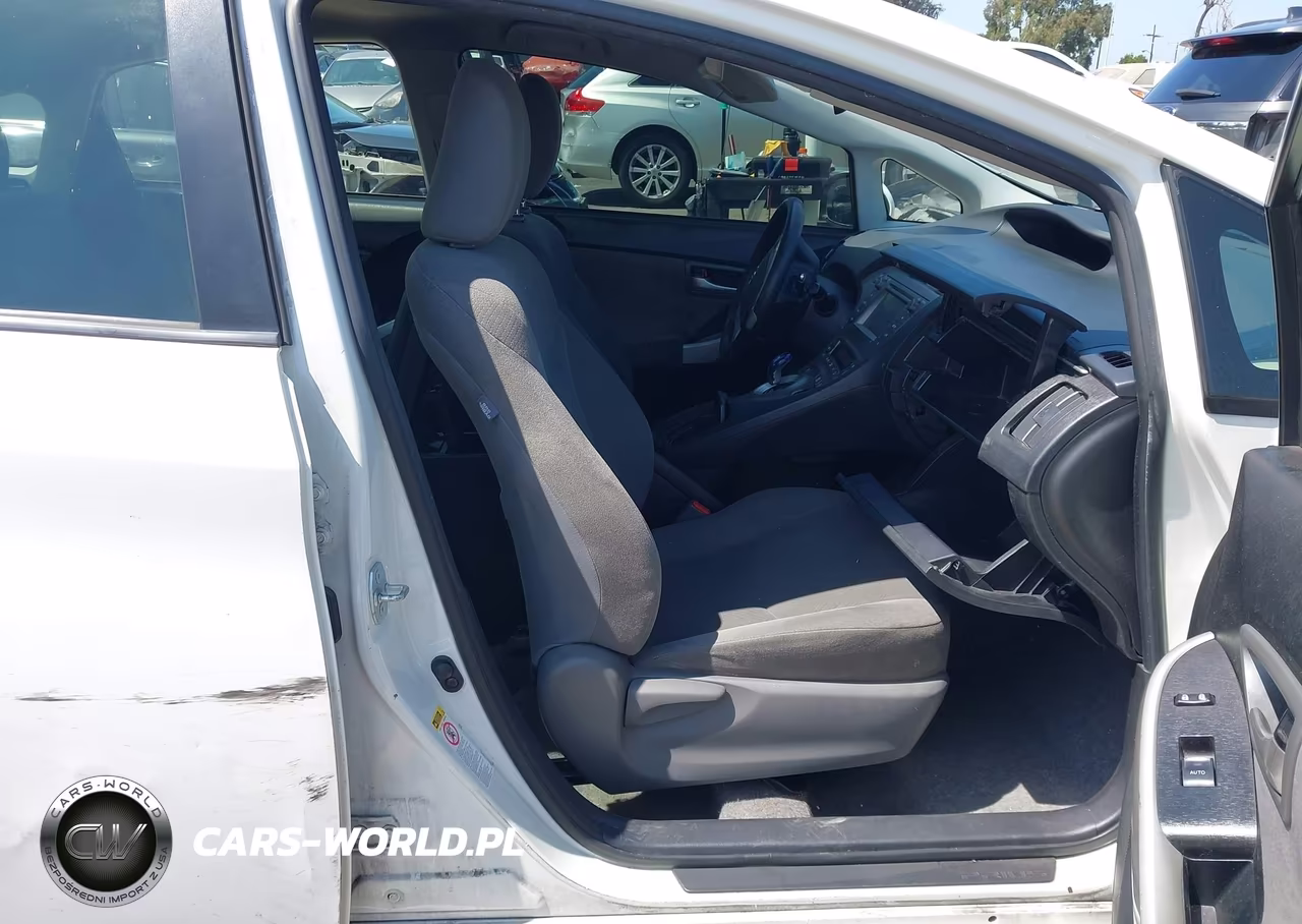2015 Toyota Prius Two VIN:JTDKN3DU6F1965053 - 5