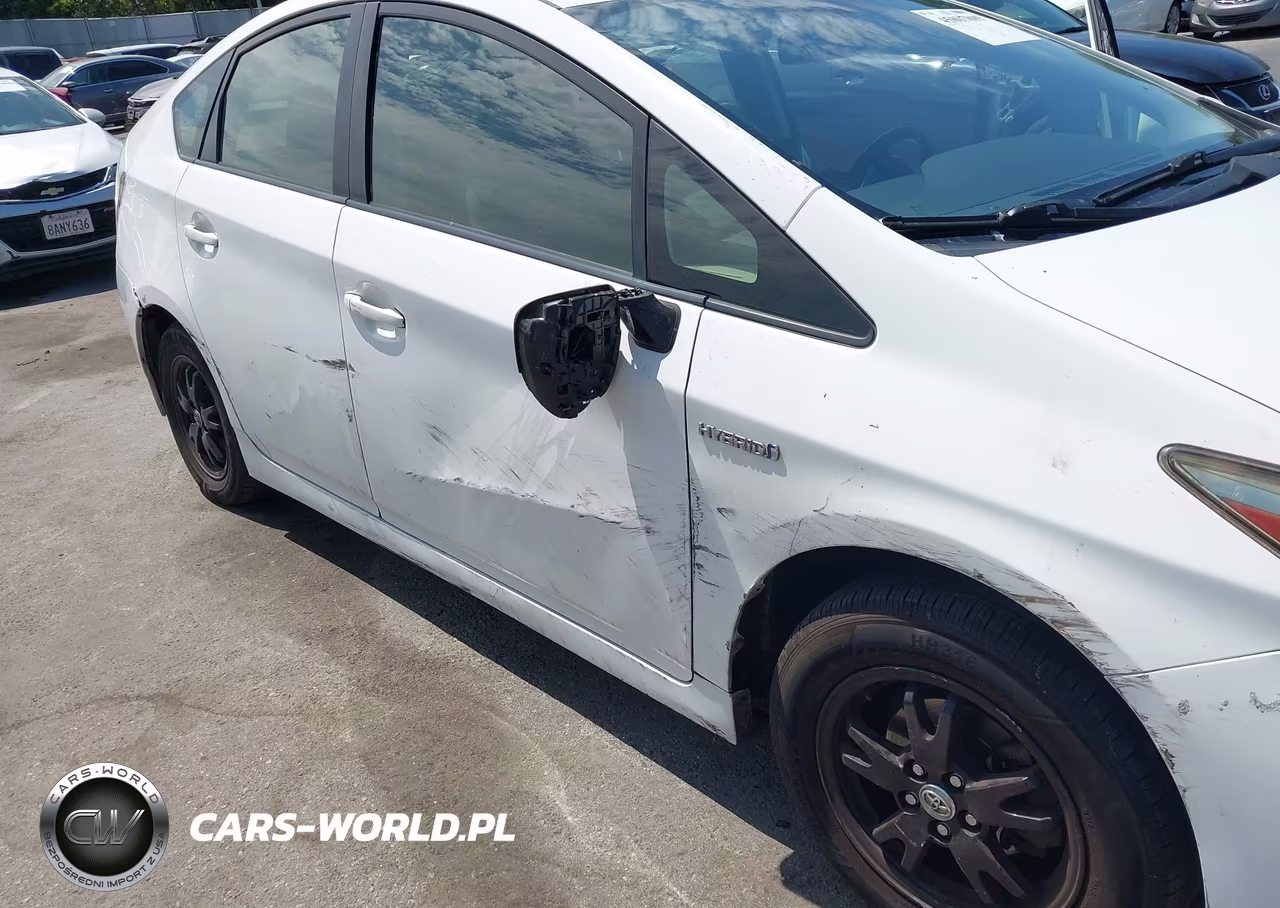 2015 Toyota Prius Two VIN:JTDKN3DU6F1965053 - 6
