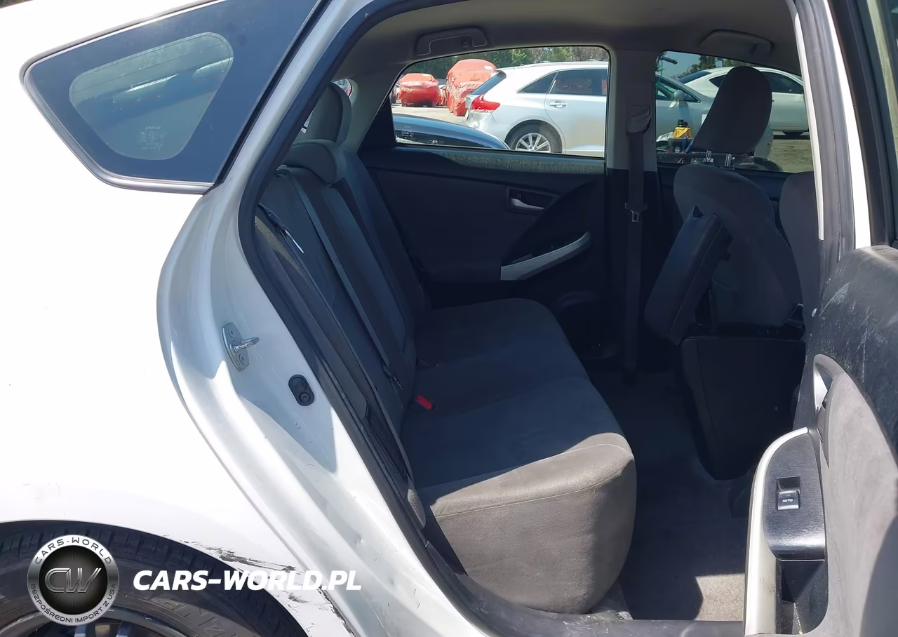 2015 Toyota Prius Two VIN:JTDKN3DU6F1965053 - 8