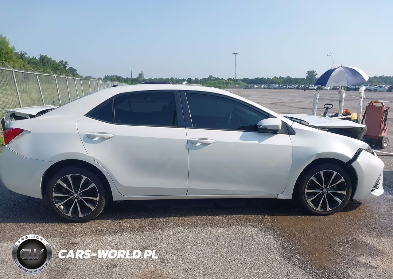 2018 Toyota Corolla Se VIN:5YFBURHE2JP753182 - 13