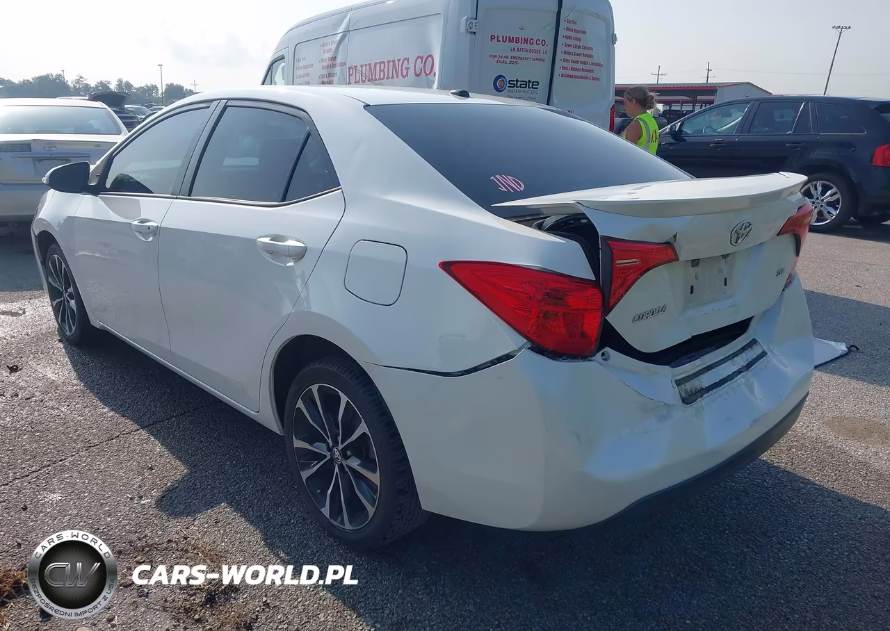 2018 Toyota Corolla Se VIN:5YFBURHE2JP753182 - 3