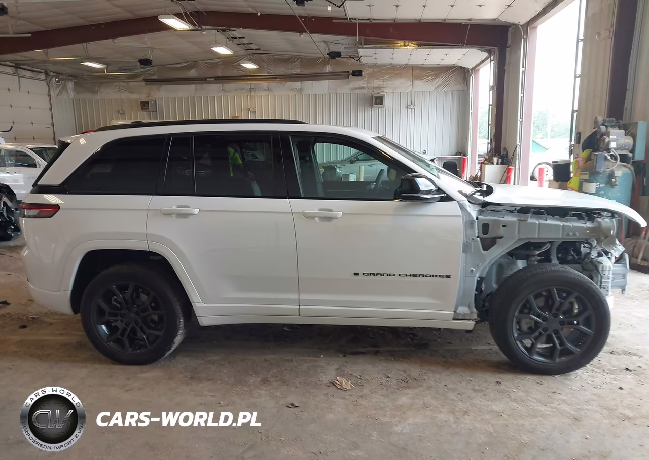 2025 Jeep Grand Cherokee 4Xe Anniversary Edition VIN:1C4RJYB61S8677910 - 13