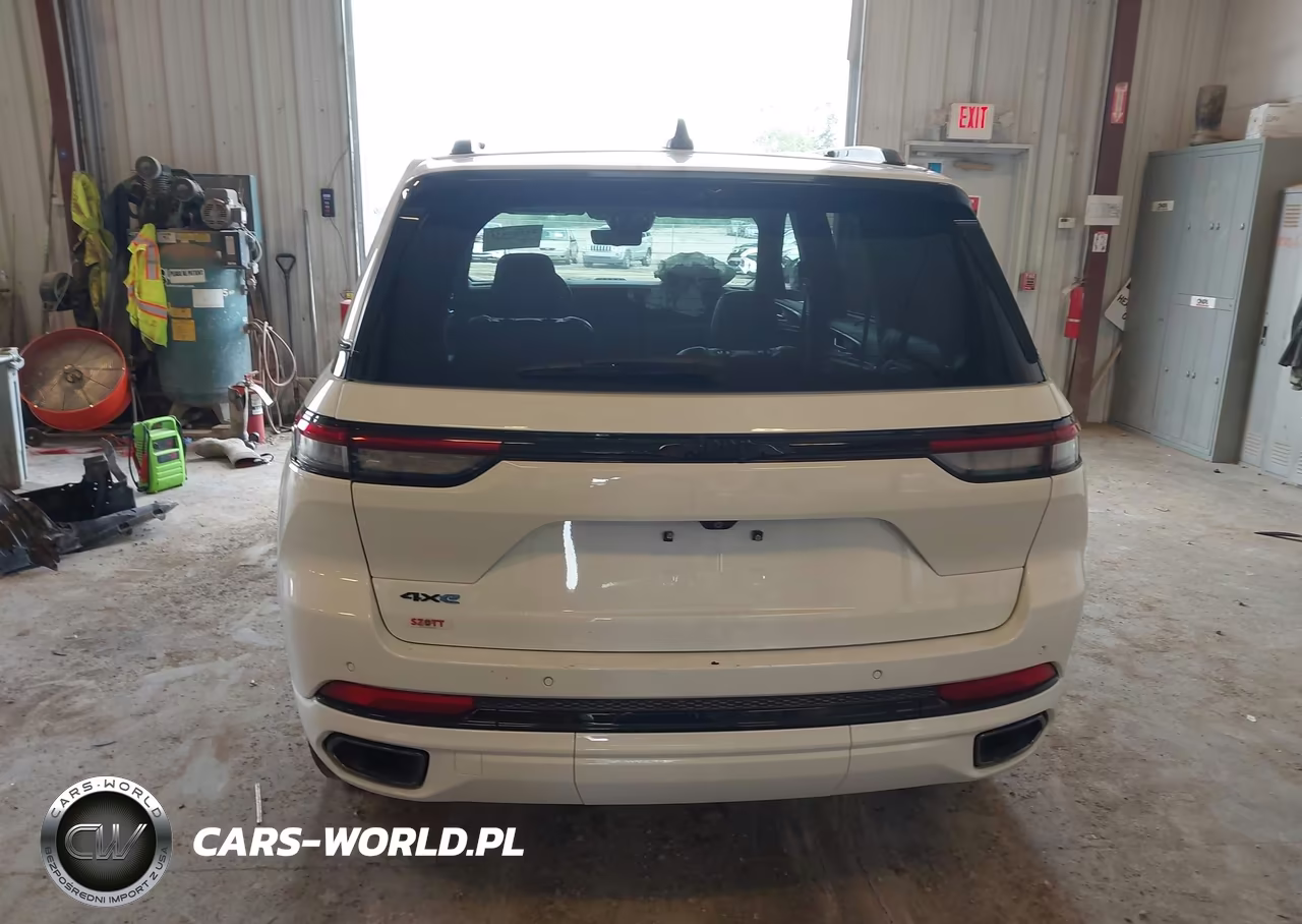 2025 Jeep Grand Cherokee 4Xe Anniversary Edition VIN:1C4RJYB61S8677910 - 16