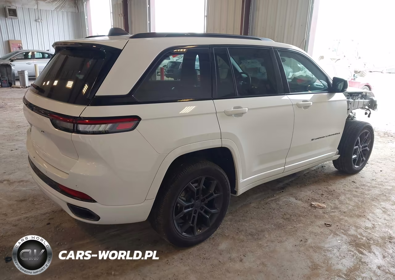 2025 Jeep Grand Cherokee 4Xe Anniversary Edition VIN:1C4RJYB61S8677910 - 4