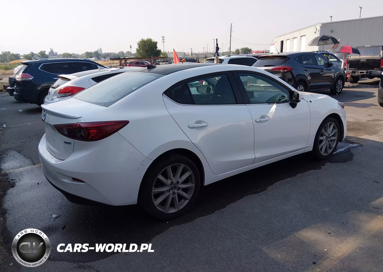 2017 Mazda Mazda3 Touring VIN:3MZBN1V7XHM122196 - 4