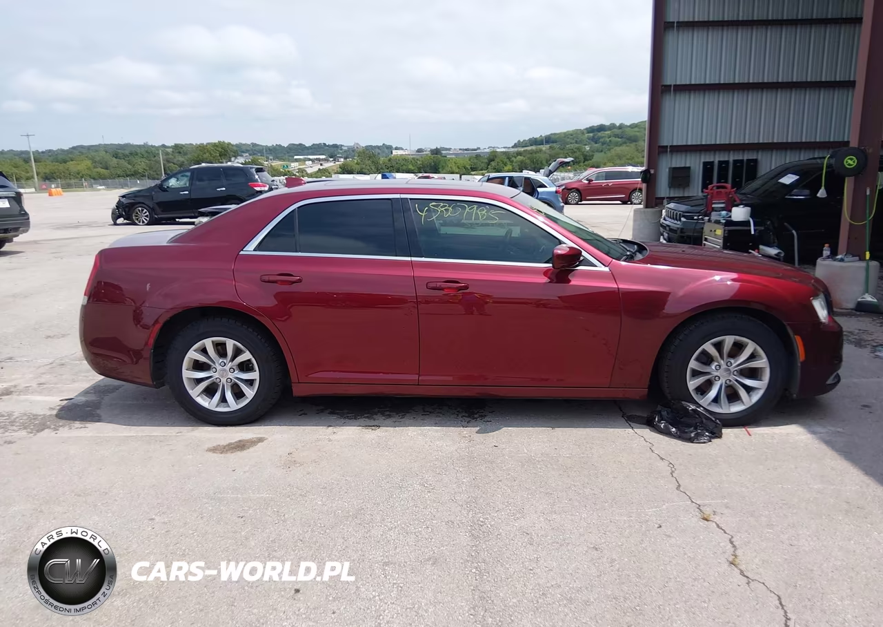 2016 Chrysler 300 Anniversary Edition VIN:2C3CCAAG6GH135080 - 13